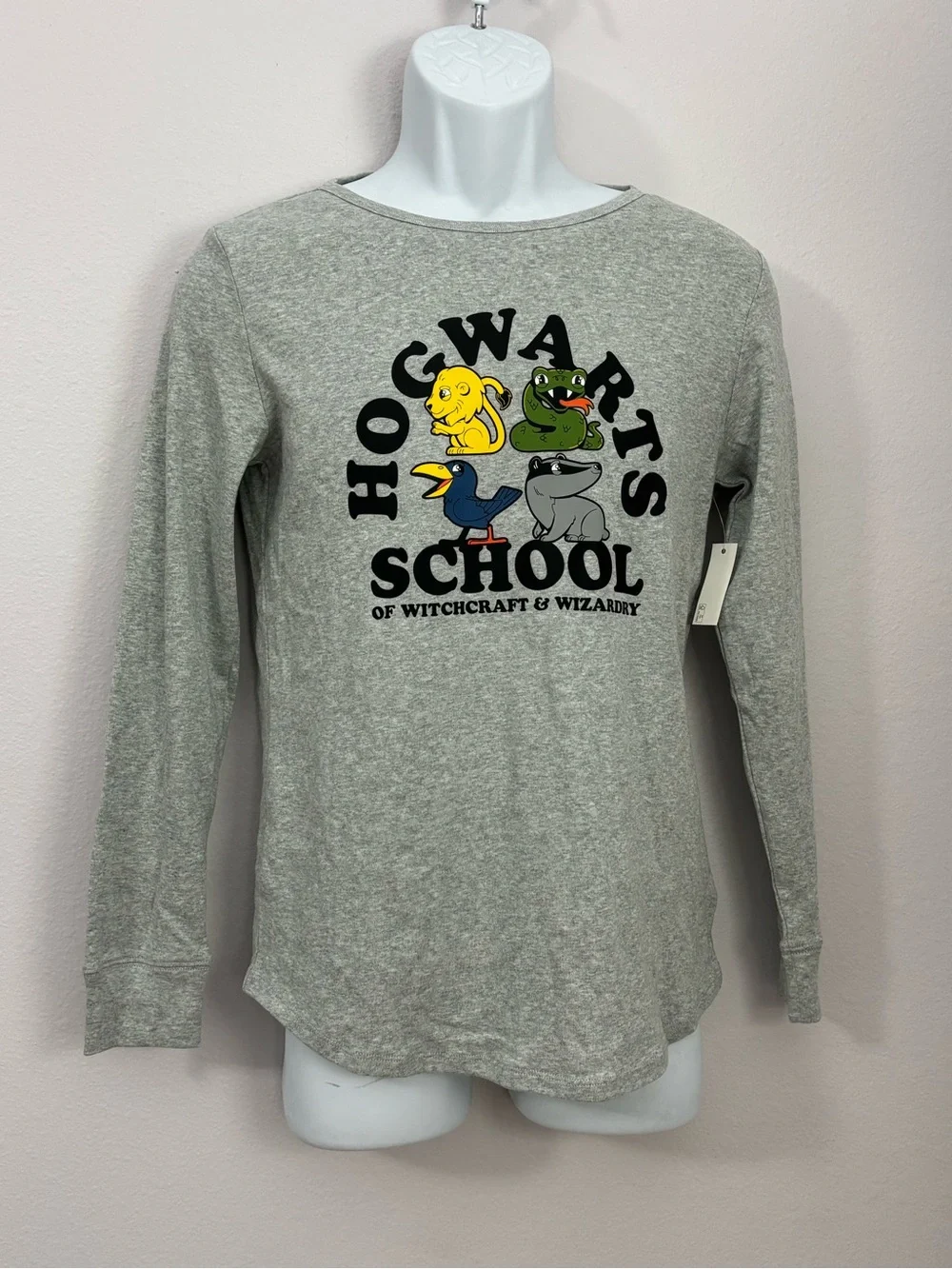 Amazon HARRY POTTER HOGWARTHS NWT Gray Long Sleeve Youth Jersey Size M